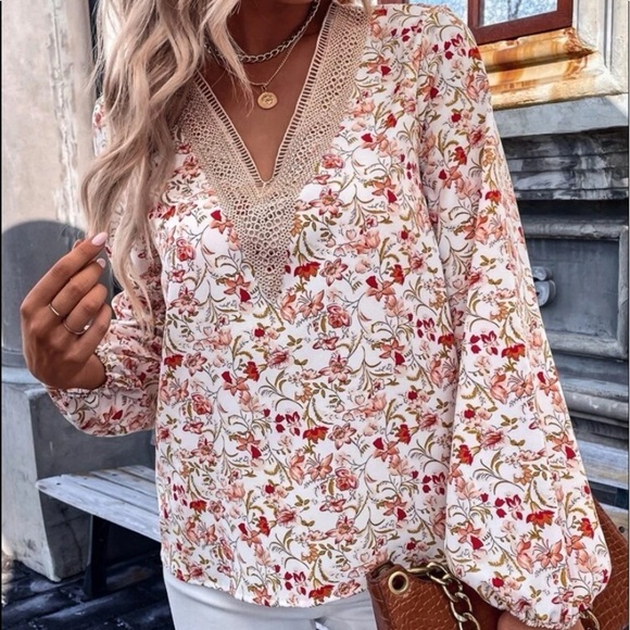 New  deep v neck floral print top - Picture 3 of 6
